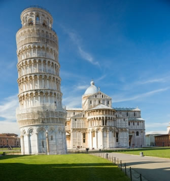 A inclinação da famosa Torre de Pisa