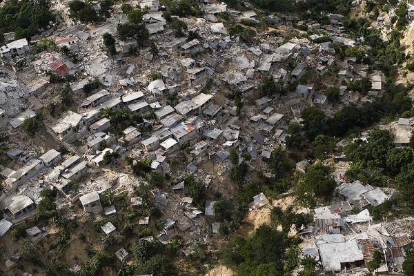 Ajuda (Des)humanitária