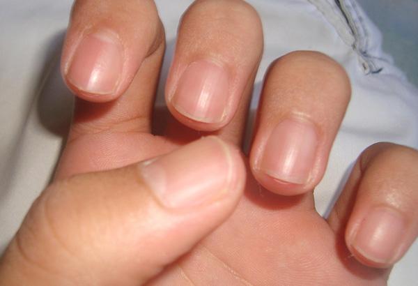 É certo homem pintar as unhas com esmalte colorido?