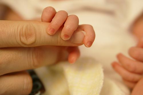 É normal os bebés terem as mãos frias?