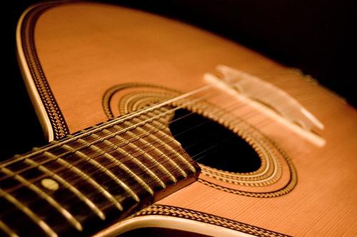 Guitarra toca baixinho – As Guitarras que cantam o fado