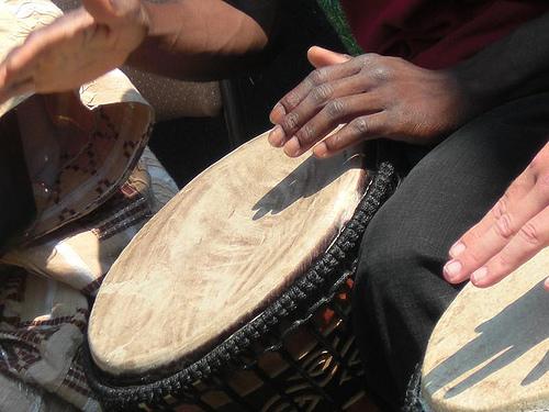 Instrumentos musicais de membrana na África