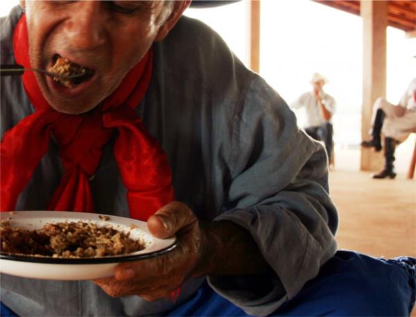 Queima do Alho: alimento do corpo e da alma do peão de boiadeiro