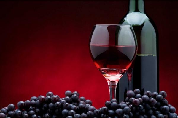 Será que beber vinho tinto previne o câncer?