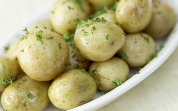 Uma Entrada Rústica - Batatas Cozidas com Cebolinho e Malagueta