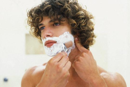 Conheça algumas dicas para não irritar a pele ao fazer a barba