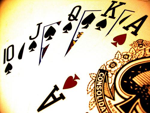 Jogo Agressivo no Poker: Conceito, Exemplos e Sua Importância