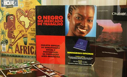 LITERATURA AFRICANA: AS VÁRIAS CORES DE UMA CULTURA